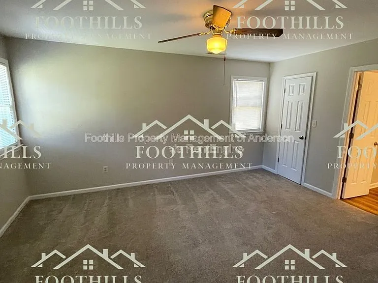 214 Keithwood Dr — Photo 10