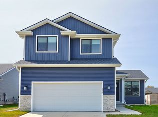 156 SE Dorr Dr, Pleasant Hill, IA 50327