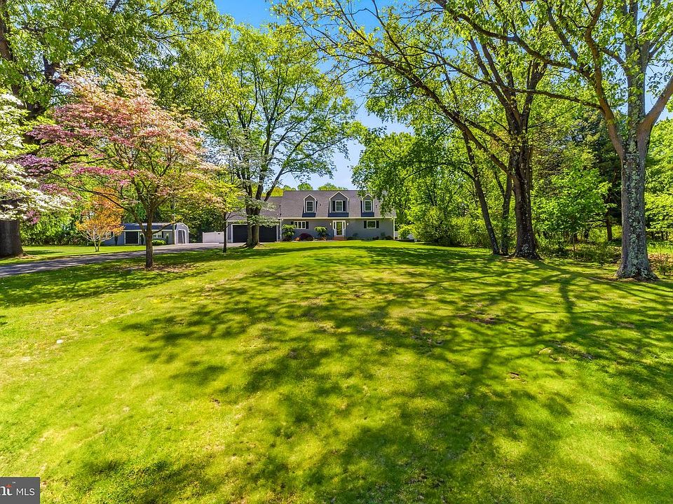 1st image of 412 Greentree Rd