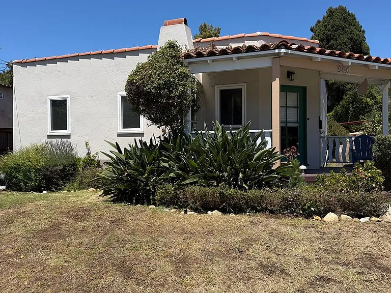 635 E Victoria St — Photo 30