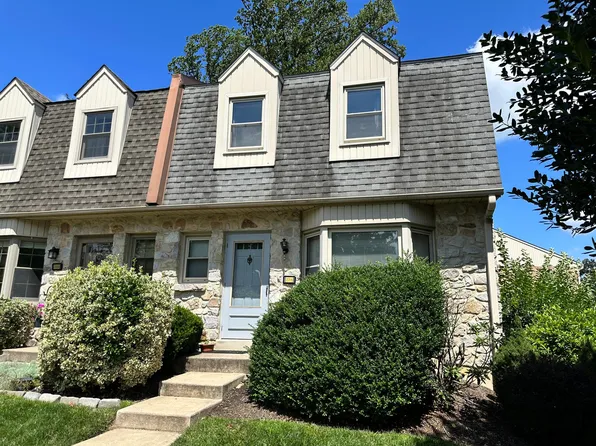 22A Rose Tree Dr, Broomall, PA 19008