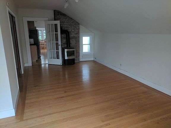 3rd image of 254 Roosevelt Way