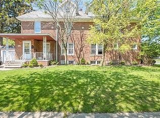 1512 Parkhill Rd, Cleveland Heights, OH 44121