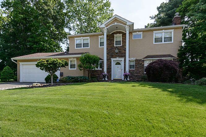 1st image of 9 Blueberry Ln