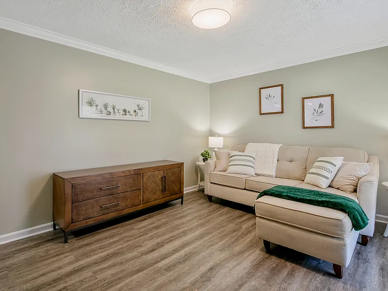 126 Golf Dr — Photo 5
