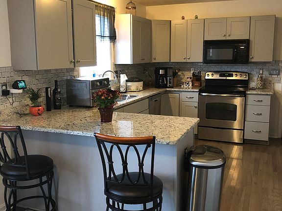 3rd image of 10420 Wisteria Dr #House