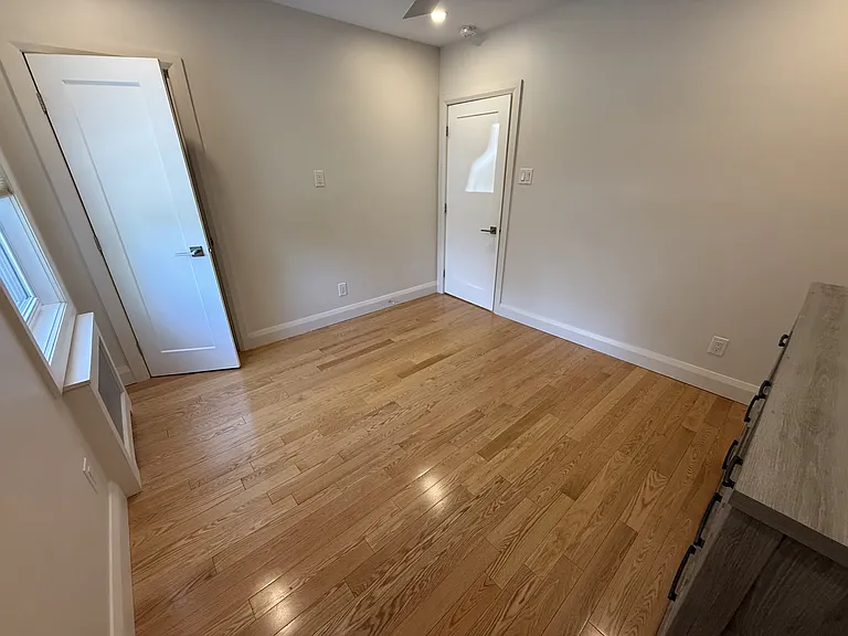 371 Churchill Ave N — Photo 2