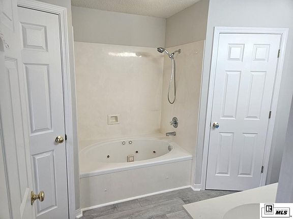 4th image of 401 Lincoln Hill Dr