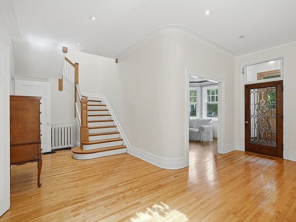 3rd image of 614 Victoria Ave