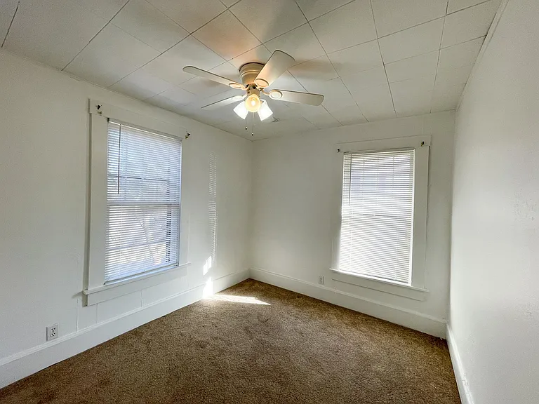 1025 Prickett Ave — Photo 13