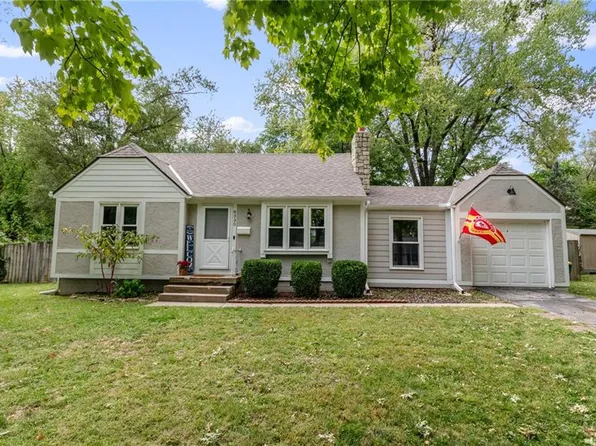 8330 Marty St, Overland Park, KS 66212