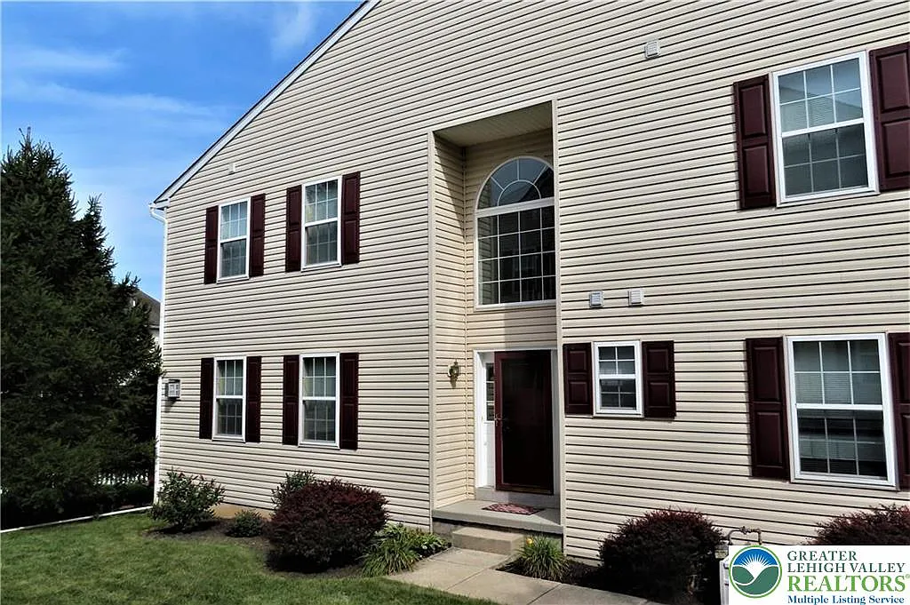 3 bed, 2.5 bath, 2030 sqft, $2,500 — Photo 2