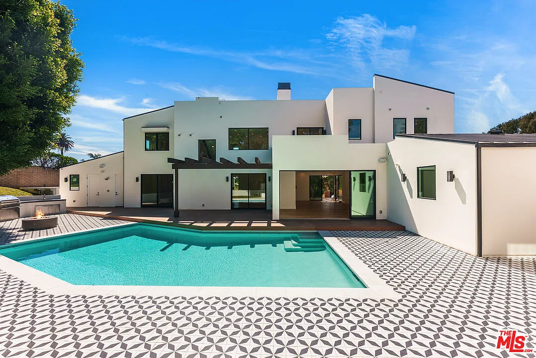 8 bed, 8.5 bath, $35,000 — Photo 2