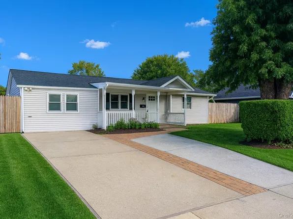 29 Boulevard Avenue, Central Islip, NY 11722