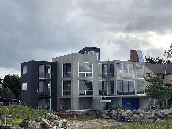 3rd image of 135 Harbor Rd