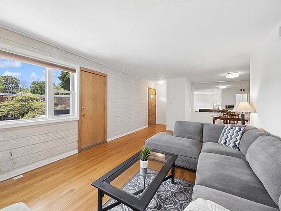 3rd image of 5 Garden Dr APT 5