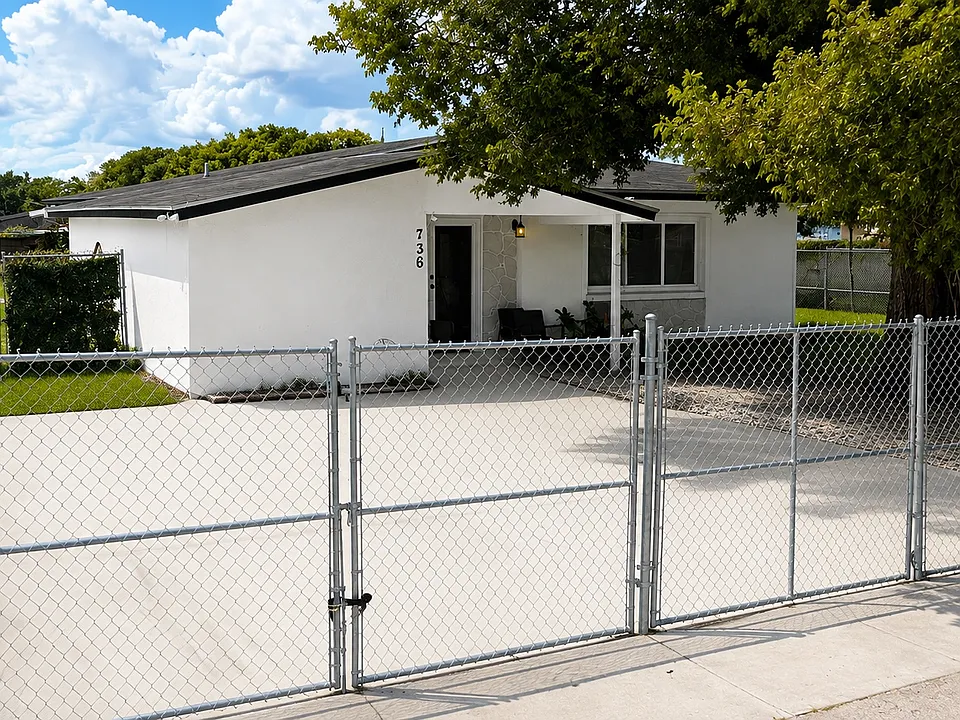 736 NW 8th Ave
