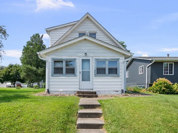 2421 34th St, Moline, IL 61265