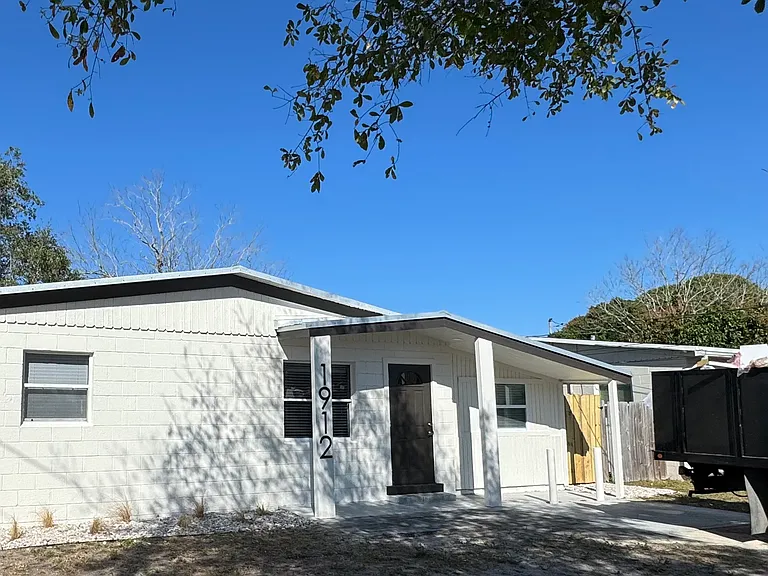 1912 Avenue P — Photo 1
