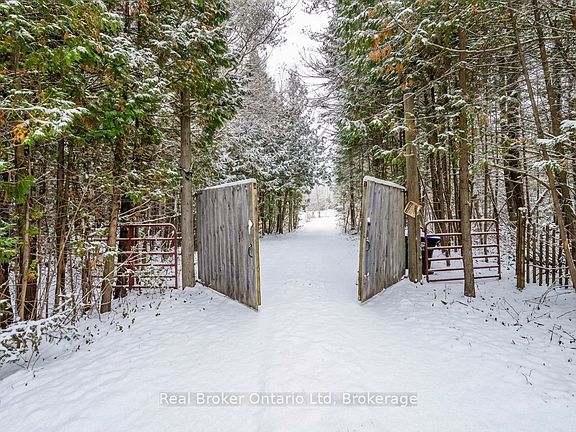 4th image of 1076 Beaver Ln