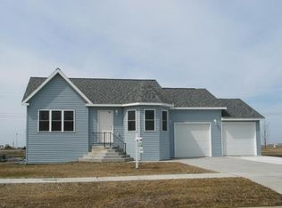 5426 W Plum Dr, Grand Forks, ND 58203