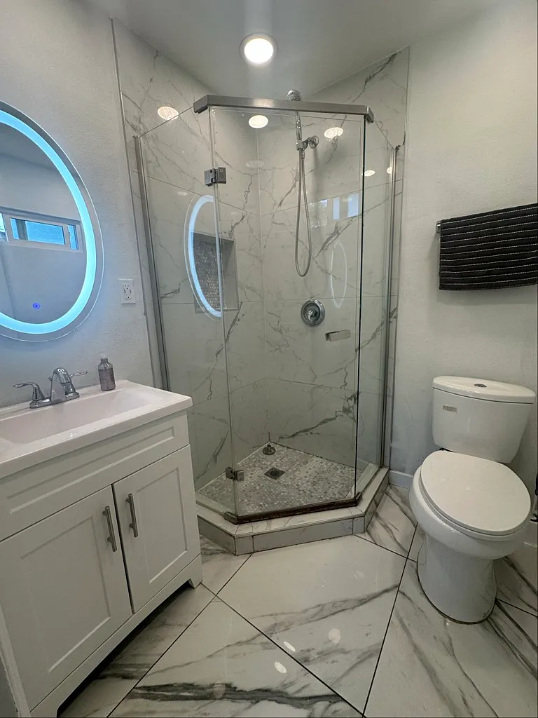2 Bedroom 1.5 Bath Home w/ Bonus Room — Photo 3