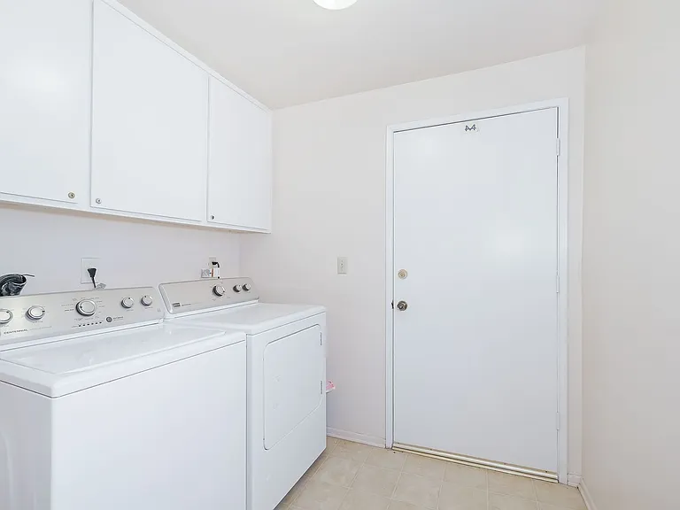665 W 24th St #315 — Photo 12