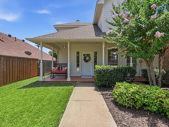 5th image of 121 S Blue Bonnet Cir