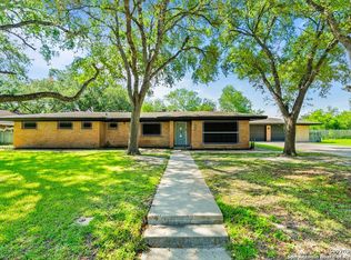 902 E Inez, Beeville 78102