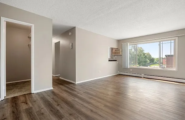 Granite City Apartments — Photo 8