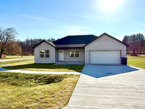 2nd image of 900 Edgebrook Dr