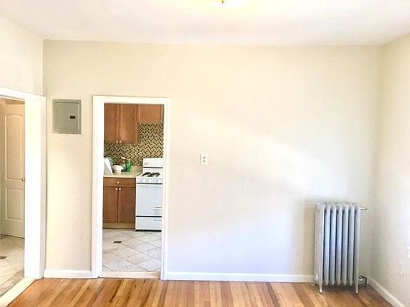 3rd image of 8933 213th St