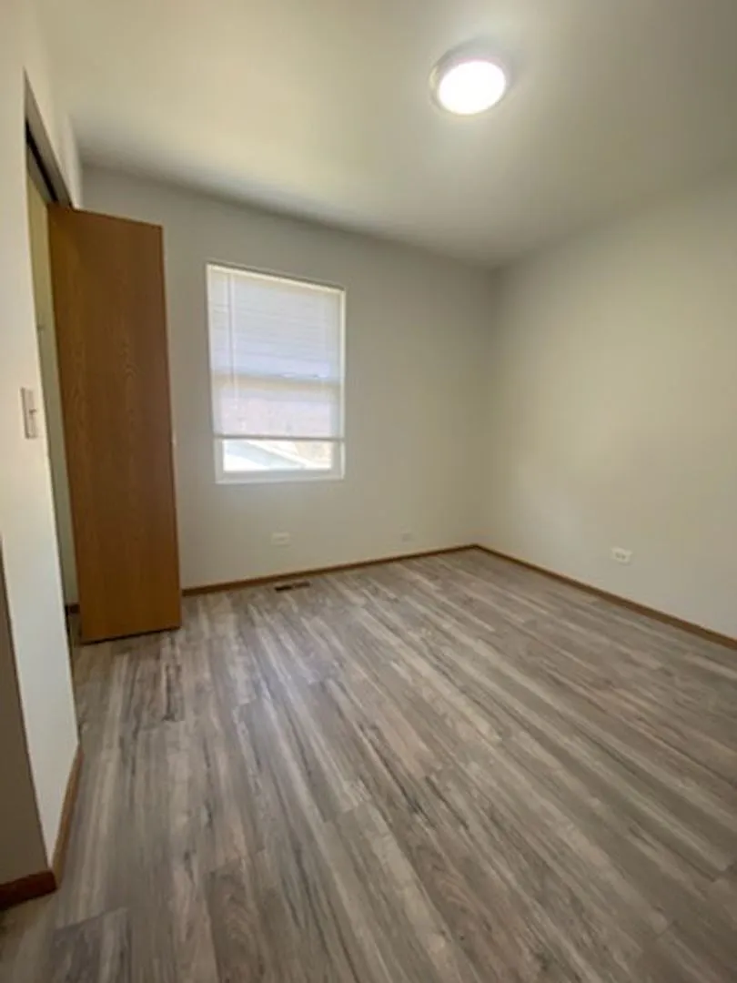 3 bed, 1.5 bath, 1350 sqft, $1,795 — Photo 2