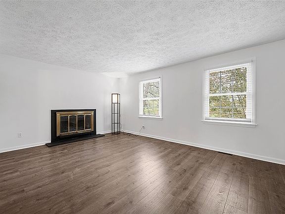5th image of 100 Canyon Ct