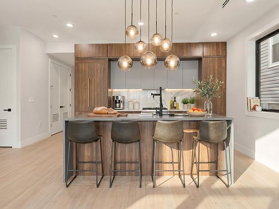 3rd image of 373 New York Ave Floor 2
