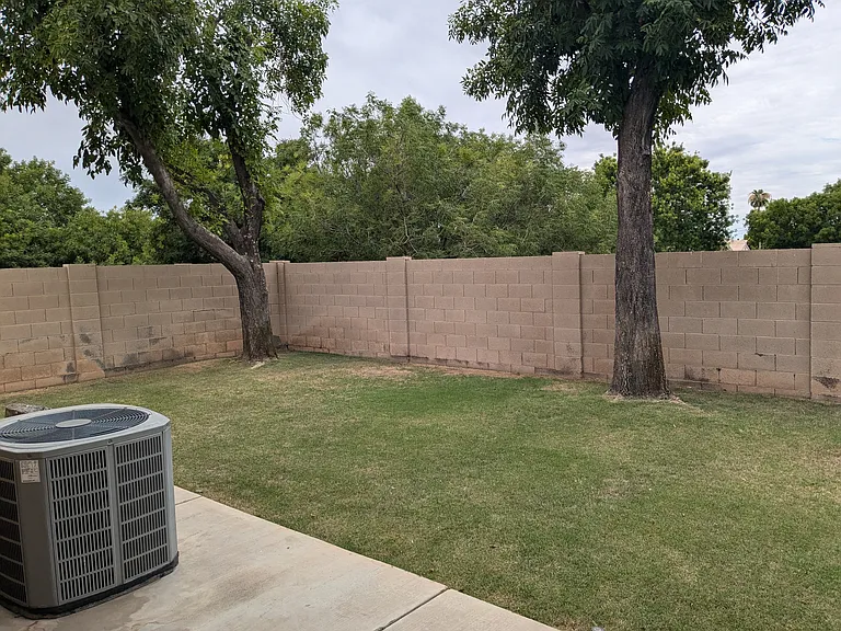 610 S Voyager Dr — Photo 2