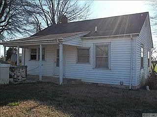 2nd image of 1940 Breezewood Ln