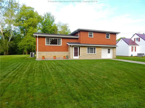 206 Hemlock St, Eleanor, WV 25070