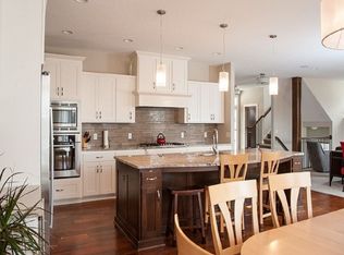 274 Ridgeview Dr E, Wayzata, MN 55391