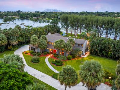 7420 W Lake Drive, Lake Clarke Shores, FL, 33406