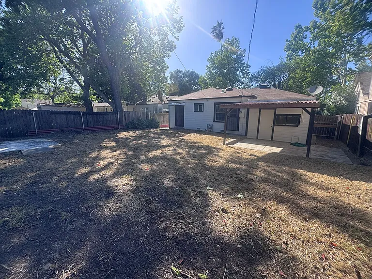1559 Virginia Ave — Photo 19