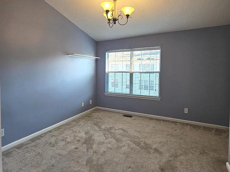 8202 Catbird Cir #202 — Photo 18