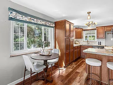 5 bed, 2010 sqft, $2,900 — Photo 4