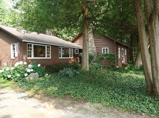 11137 N Shore Dr, Northport, MI 49670