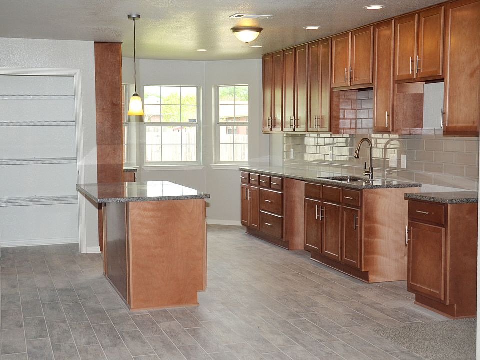 1st image of 106 Stirrup Ln