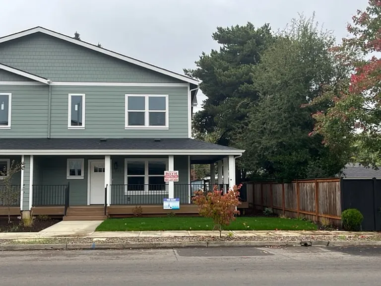 310 S River St — Photo 1