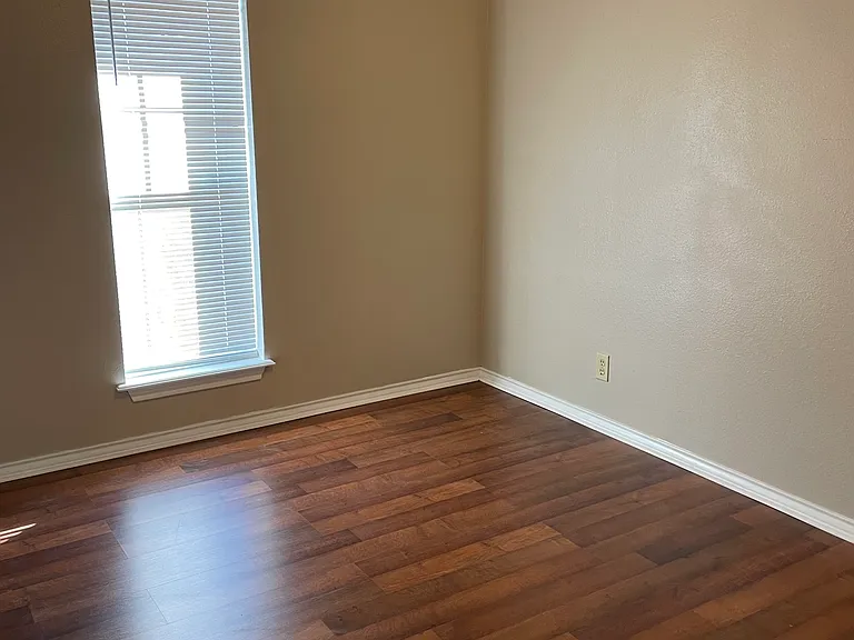 207 Leslie Dr — Photo 8
