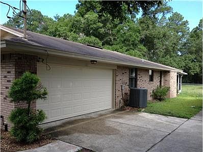 ATTACHED 2 CAR GARAGE