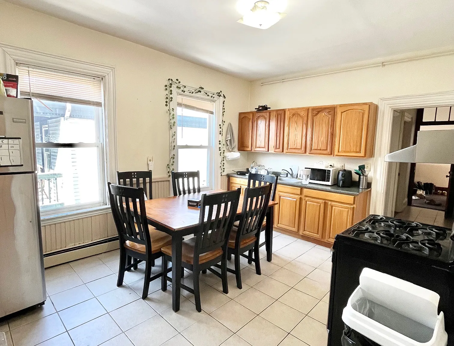 4 bed, 9999 sqft, $4,500 — Photo 2