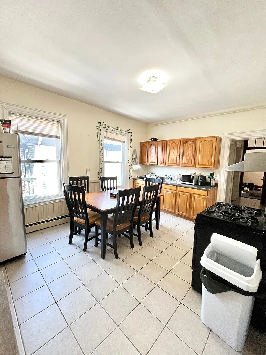 Building Photo - 103 Calumet St #3